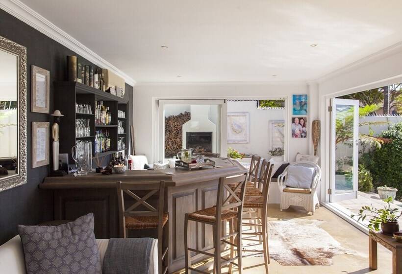 פנסיון Sandals Guest House