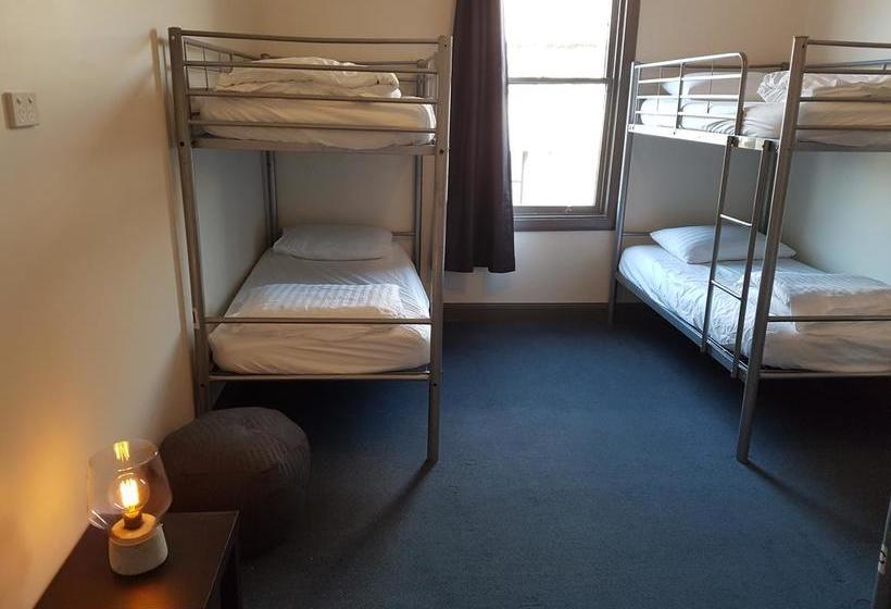 فندق صغير The Nook Backpackers