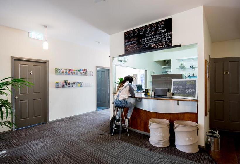 فندق صغير The Nook Backpackers