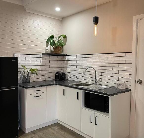 Hotel Country Leisure Motor Inn