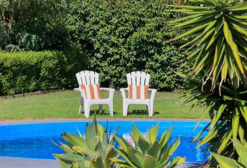 Hotel Country Leisure Motor Inn