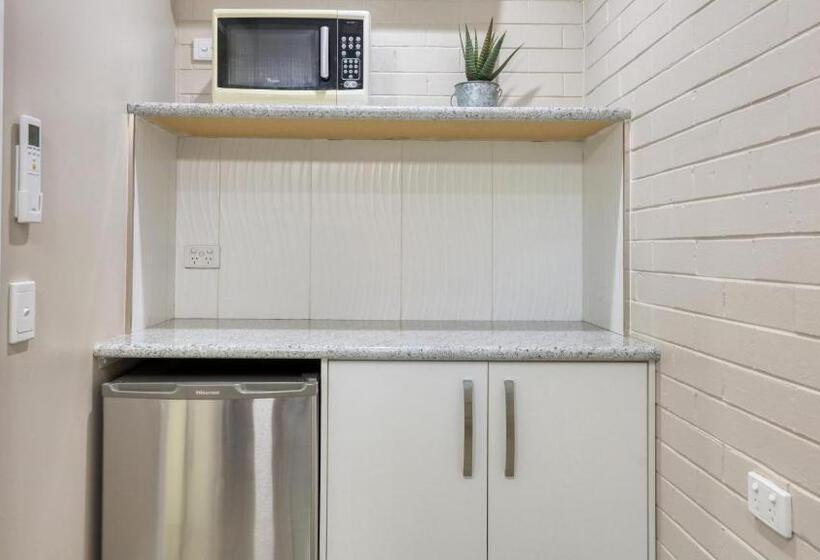 Hotel Country Leisure Motor Inn