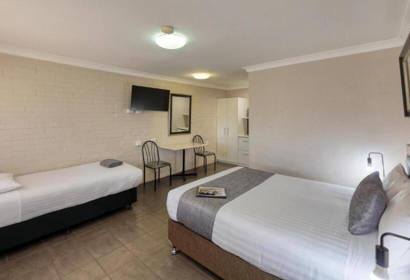 Hotel Country Leisure Motor Inn