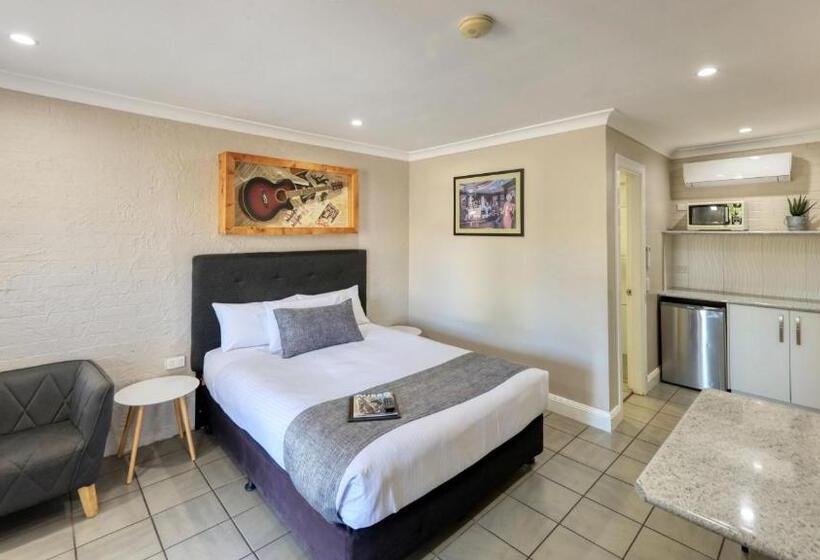 Hotel Country Leisure Motor Inn