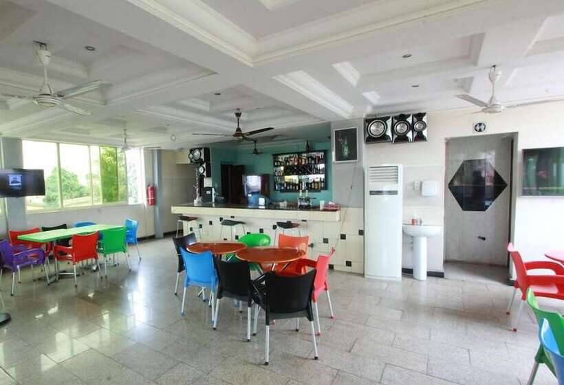 هتل Esado Conference Centre And Suites