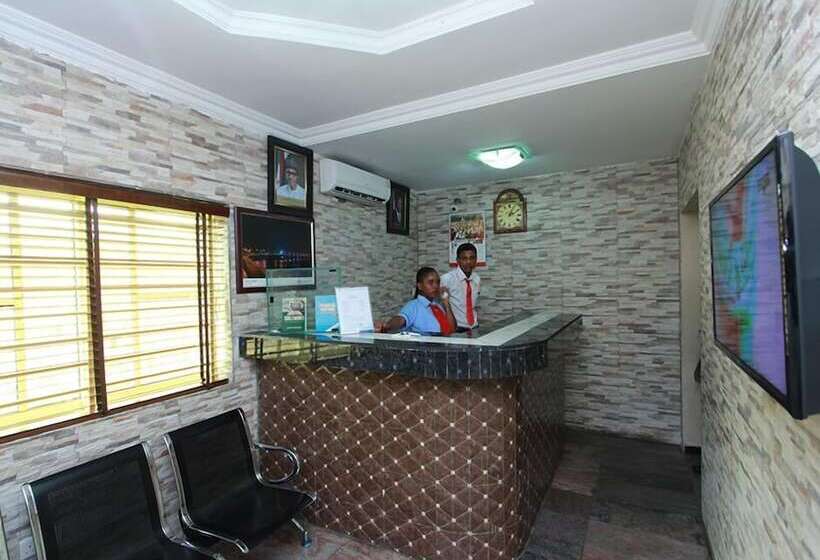 هتل Esado Conference Centre And Suites