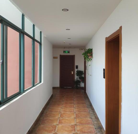 Hotel Jiajie Inn Haikou Yizhong Branch