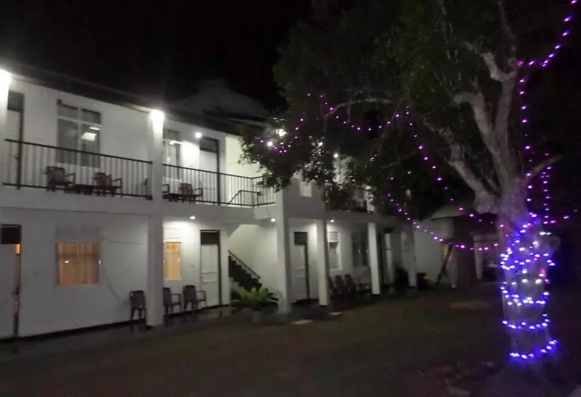 ホテル Romana Rest Kataragama
