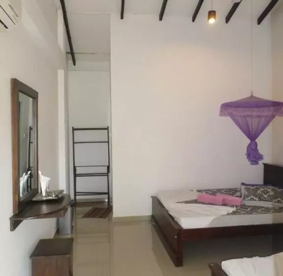 ホテル Romana Rest Kataragama