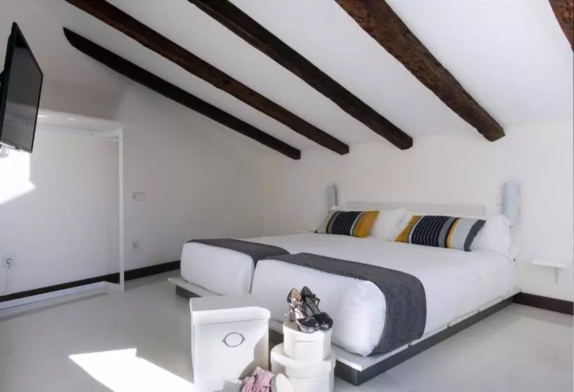 Roisa Suites