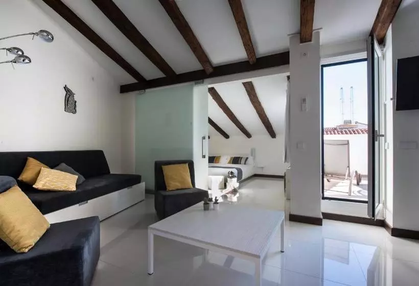 Roisa Suites