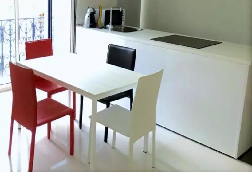 Roisa Suites