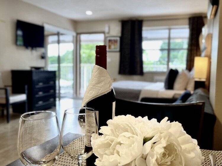 Sheridan Suites Apartments