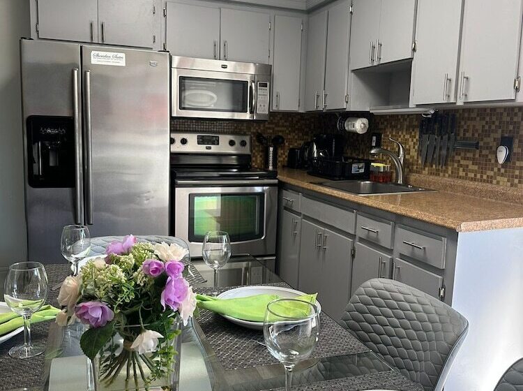 Sheridan Suites Apartments