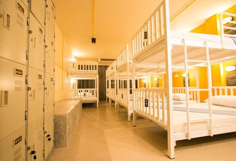 Backpack House Hostel