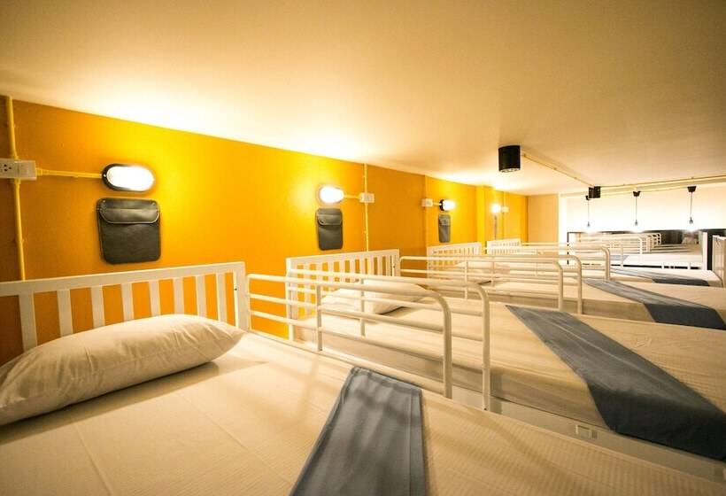 Backpack House Hostel