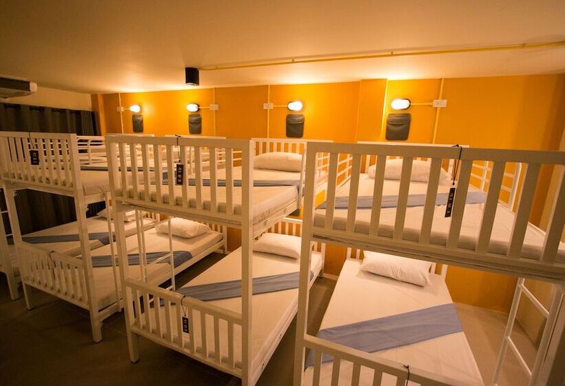 Backpack House Hostel