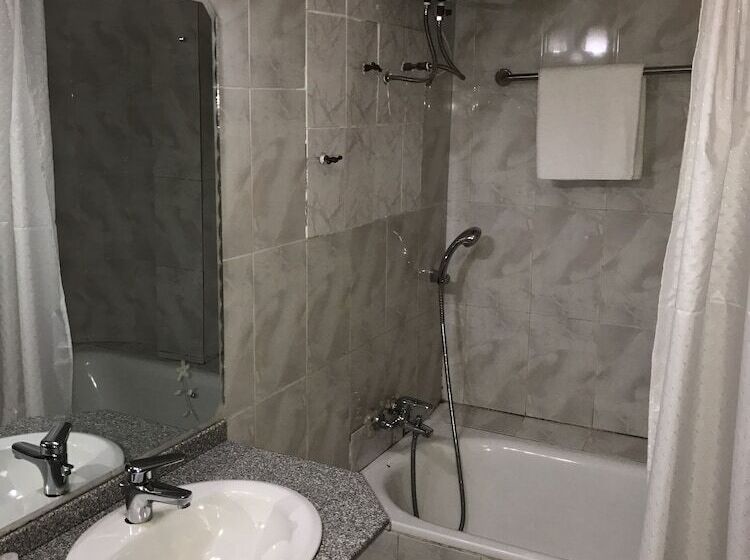 فندق Crystal Rose Ambassador