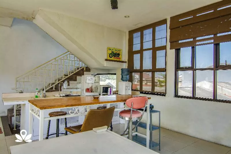 ホテル Family Guest House Kupang Baru
