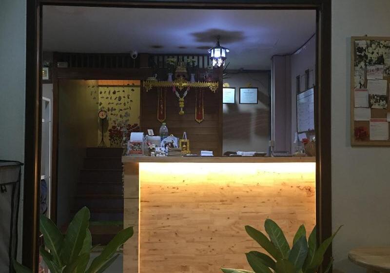 ホテル Phunyanuch