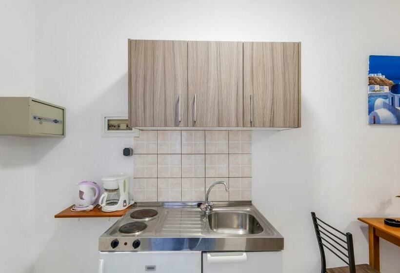 Johnhara Studios & Apartments