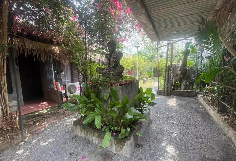 پانسیون Artist S Place Trat