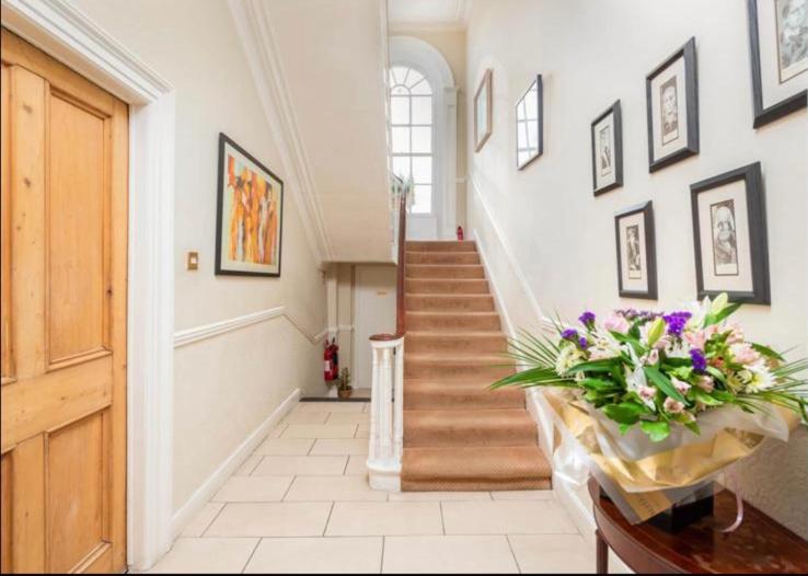 تختخواب و صبحانه Abbeyleigh House