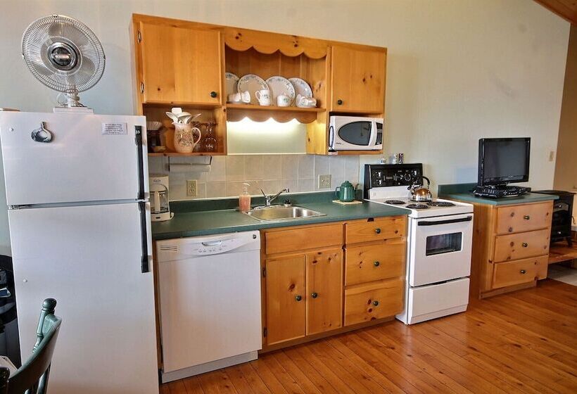 Cavendish Bosom Buddies Cottage Resort