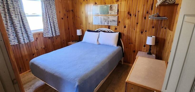 Cavendish Bosom Buddies Cottage Resort