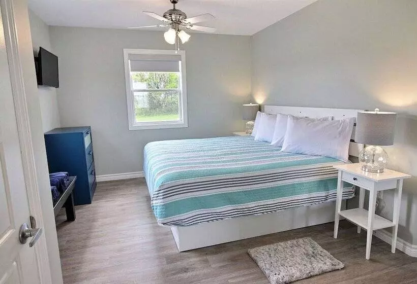 Cavendish Bosom Buddies Cottage Resort