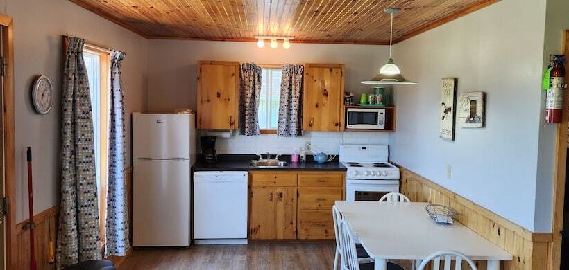 Cavendish Bosom Buddies Cottage Resort