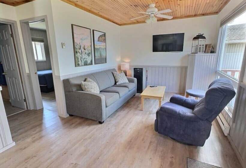 Cavendish Bosom Buddies Cottage Resort