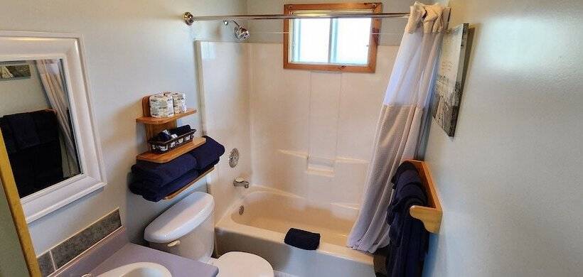 Cavendish Bosom Buddies Cottage Resort