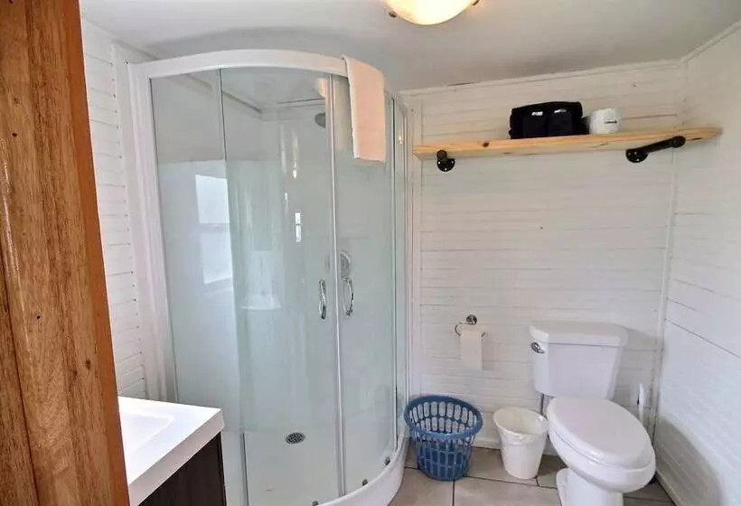 Cavendish Bosom Buddies Cottage Resort