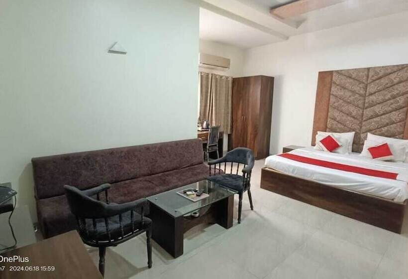 בית מלון כפרי Ranjeet   Akola