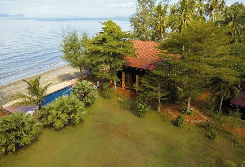 Hotel The Chevalley Beach Resort