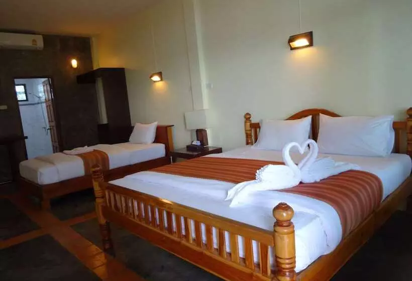 Hotelli The Chevalley Beach Resort