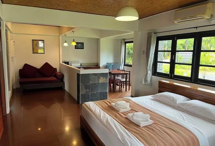 Hotelli The Chevalley Beach Resort