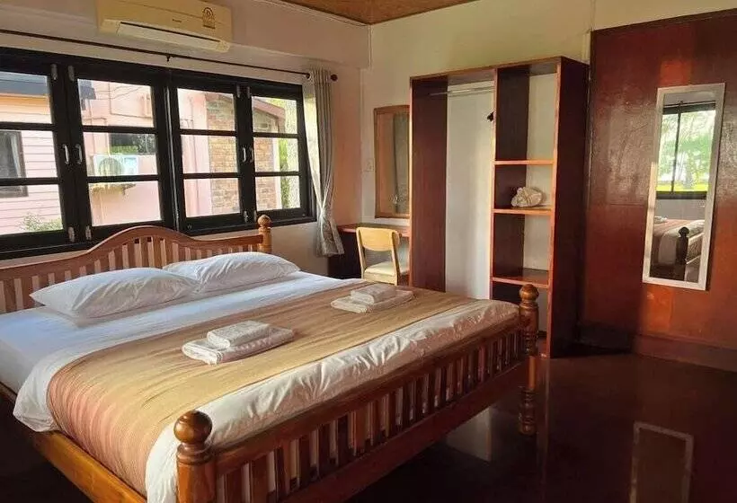 Hotelli The Chevalley Beach Resort