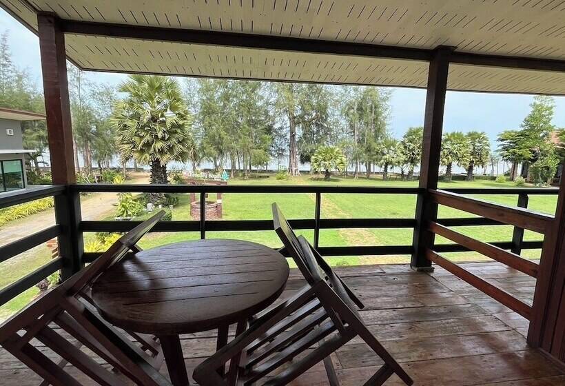 Hotel The Chevalley Beach Resort