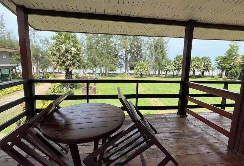 Hotelli The Chevalley Beach Resort