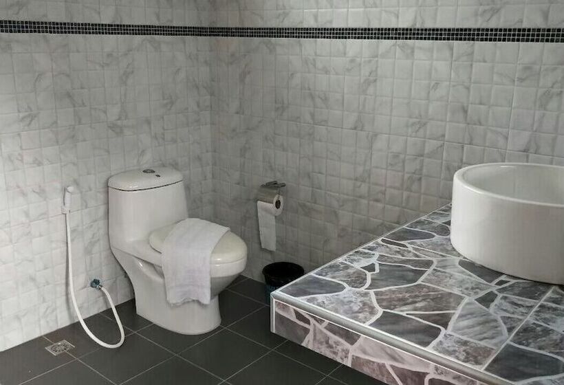 Hotel The Chevalley Beach Resort