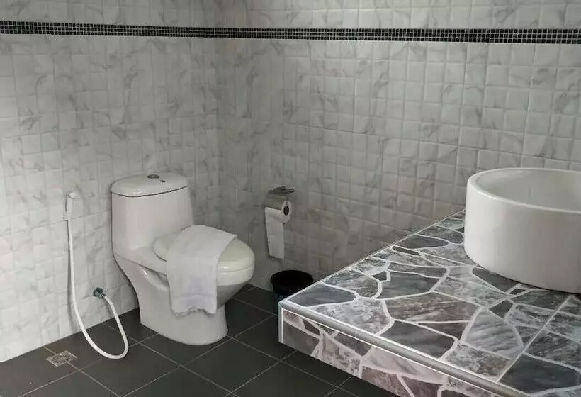 Hotelli The Chevalley Beach Resort