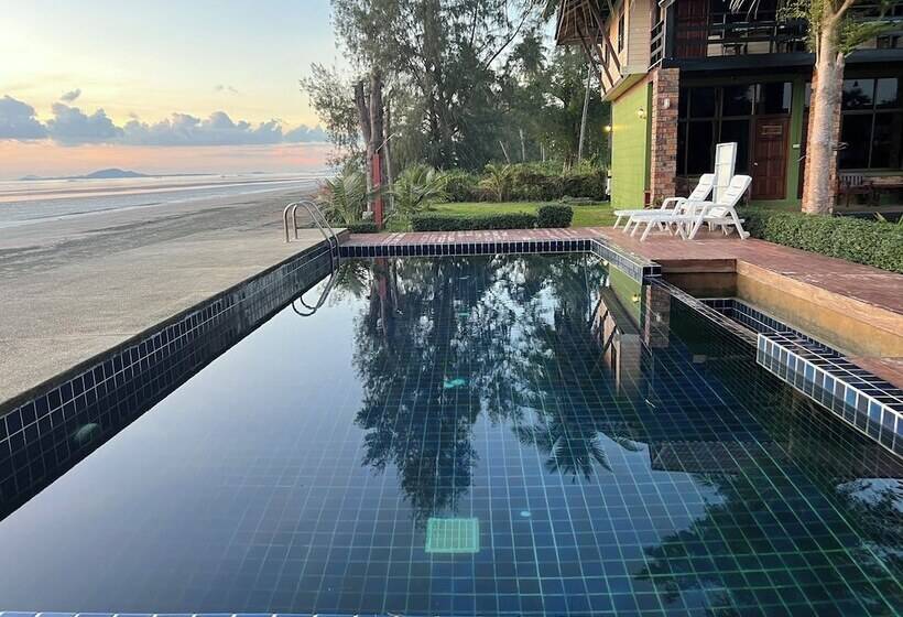 Hotel The Chevalley Beach Resort