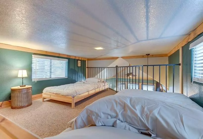 Peaceful Lake Almanor Hideaway, Fish, Hunt + Hike!