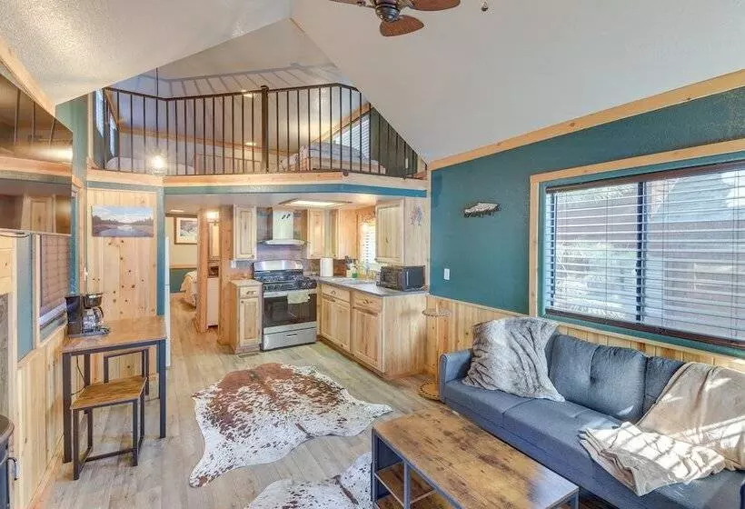 Peaceful Lake Almanor Hideaway, Fish, Hunt + Hike!