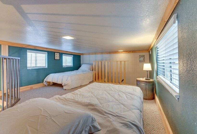 Peaceful Lake Almanor Hideaway, Fish, Hunt + Hike!