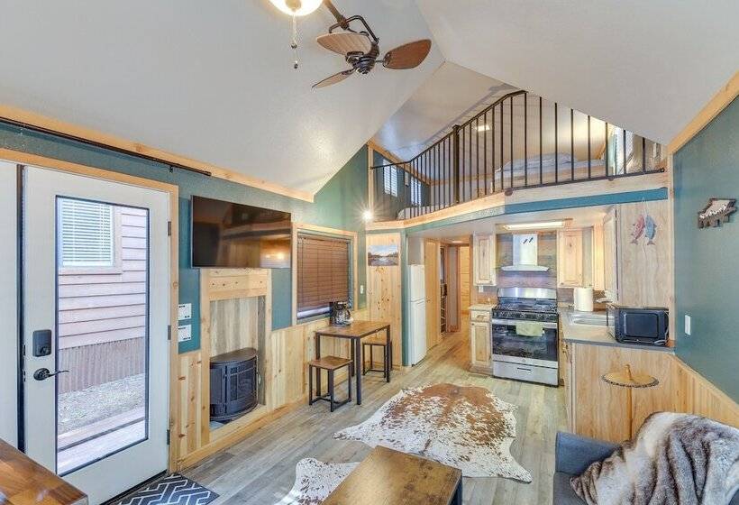 Peaceful Lake Almanor Hideaway, Fish, Hunt + Hike!