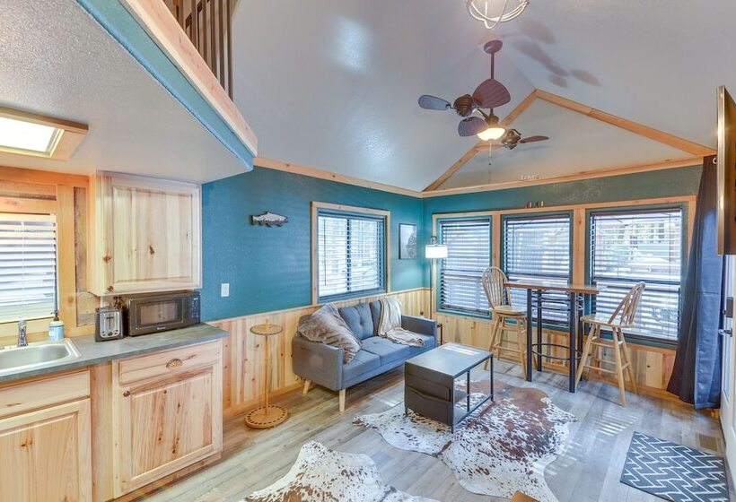 Peaceful Lake Almanor Hideaway, Fish, Hunt + Hike!