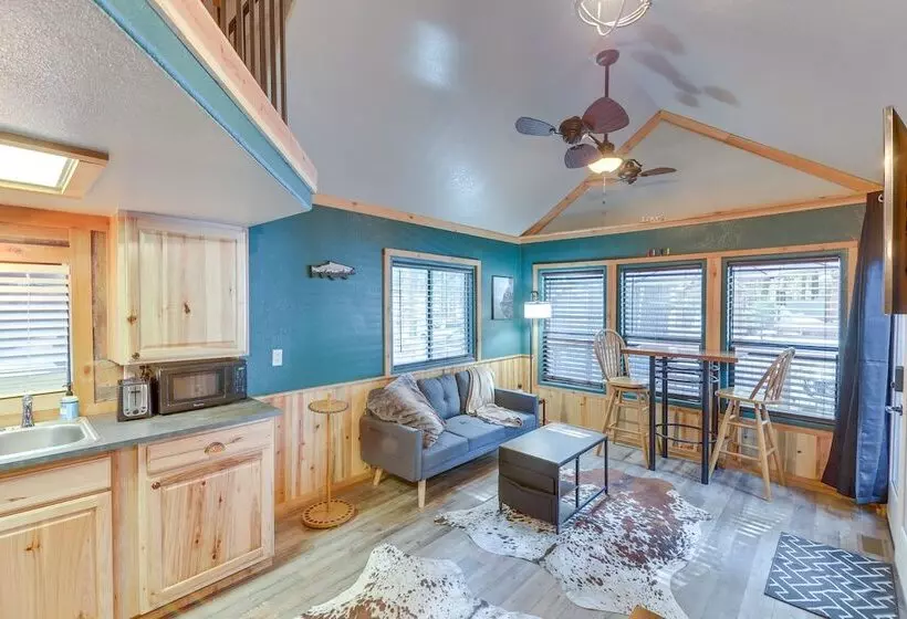 Peaceful Lake Almanor Hideaway, Fish, Hunt + Hike!